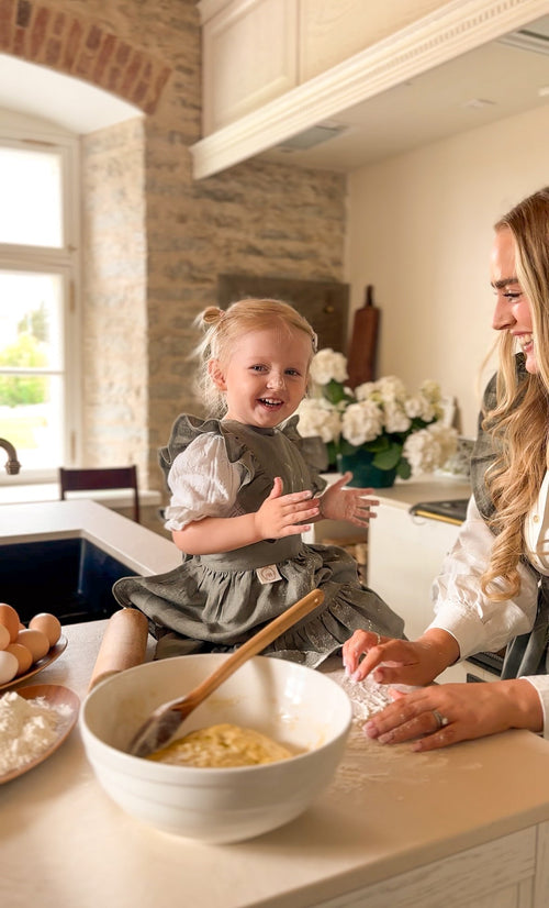 THE SIGNATURE APRON — EMIILIA (Little Helper & Young Chef)
